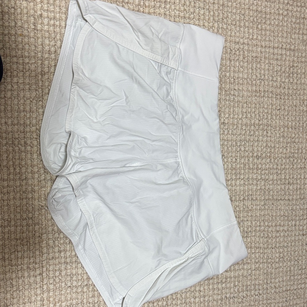 Womens never worn Lululemon shorts! In amaizng condition!